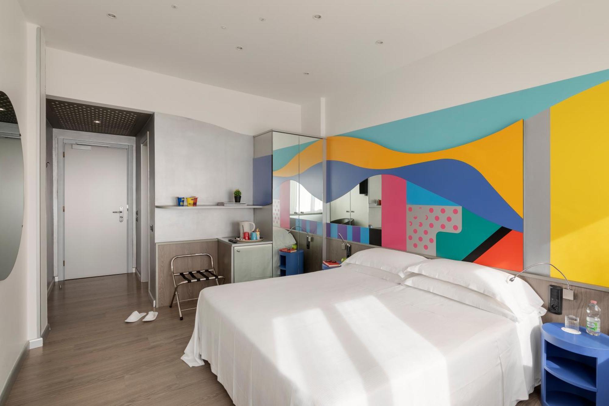 Quarto com Cama de Casal ou 2 de Solteiro
